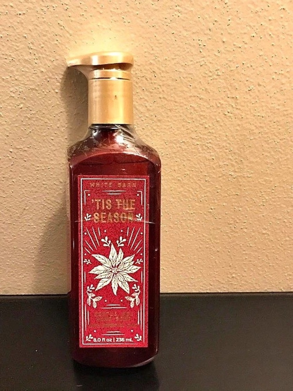 Bath & Body Works 'Tis the Season Gentle Gel Hand Soap Red.